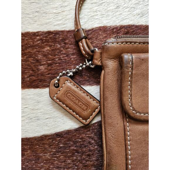 VTG COACH Soho British Tan Leather Wristlet Clutch Snap Front Flap Pocket Buckle - Picture 4 of 6